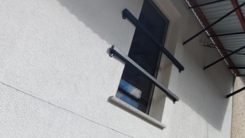 kolor: antracyt RAL 7016 (mat) Montaż na gotowej elewacji kolor: antracyt RAL 7016 (mat) Montaż na gotowej elewacji