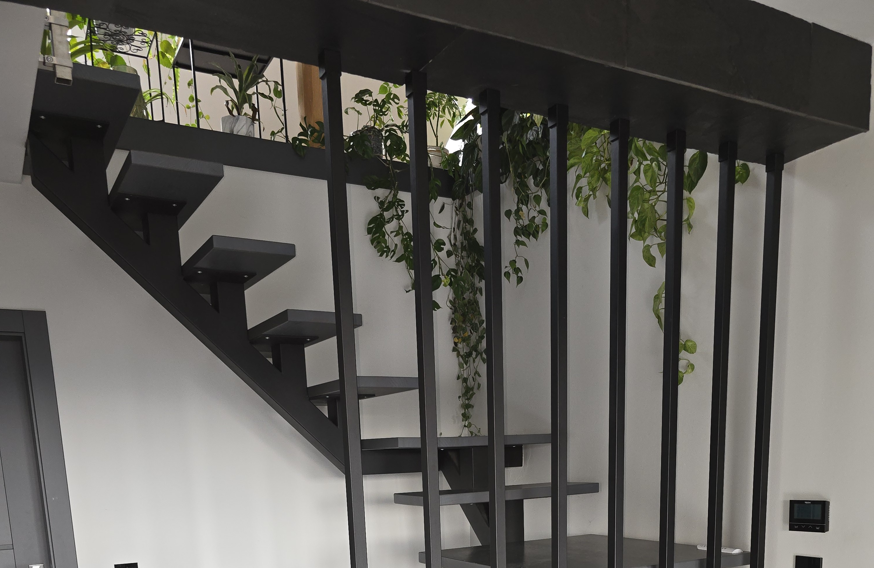 Balustrada pionowa harfa 30x30 mm w kolorze RAL 9005 mat